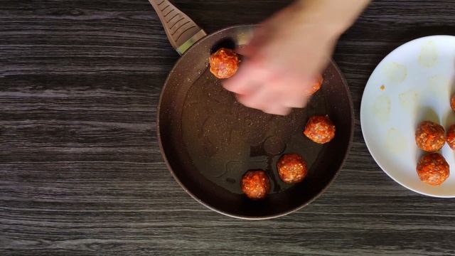 Тефтели на сковороде. Рецепт тефтелей с рисом в сметанном соусе