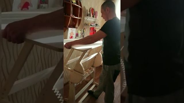 Парта растущая. Она же кульман, конторка, мольберт. Подходит для детей и взрослых. смотреть онлайн