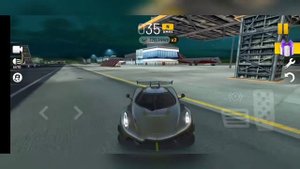 Можно ли полетать на самолёте в extreme car driving simulator?