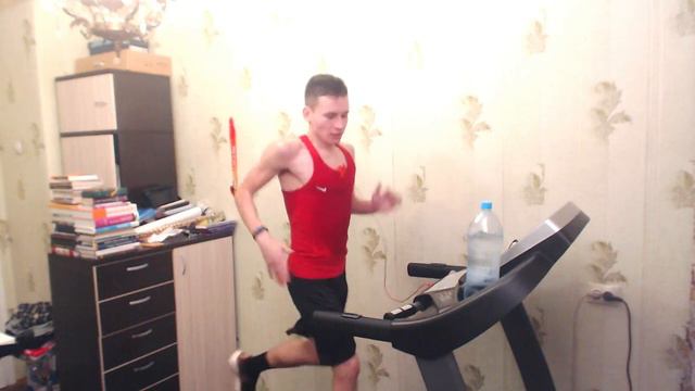 Первая тренировка на беговой дорожке в 2024 году, 1 января || 15200 за 60 минут || Бежим вместе! :) смотреть онлайн