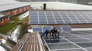 Солнечные батареи. Солнечные модули. Монтаж солнечных батарей. Германия, Меппен.
