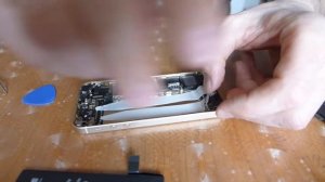 Замена аккумулятора на Iphone SE (модель 2016 года)