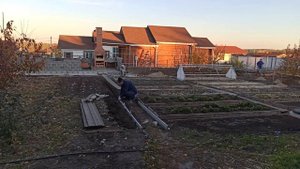 Делаю опалубку для садовой дорожки.