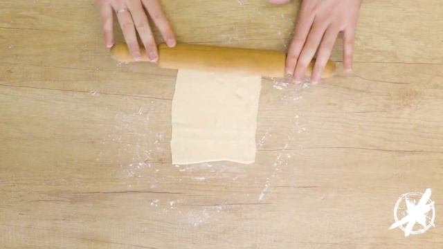 Сытная самса из слоеного теста с рубленным мясом и луком