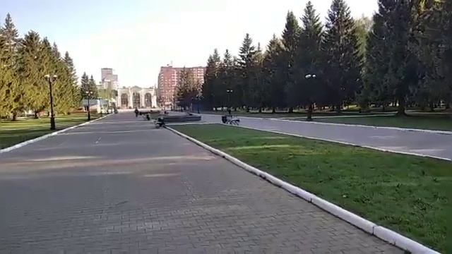 ЕКАТЕРИНБУРГ ВЕСЬ В ЦВЕТУ. ПОГОДА +34 В СЕРЕДИНЕ МАЯ.