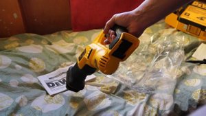 Сабельная пила DeWalt