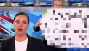 Марина Овсянникова которая ворвалась в эфир прямого канала