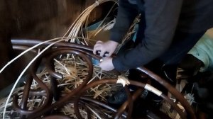 Оплетаем кресло-качалку.