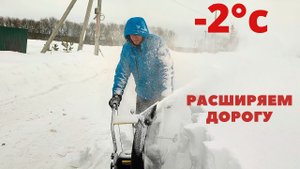 Снегоуборщик Huter SGC-4000 в расчистке проезжей дороги. Демонстрация работы