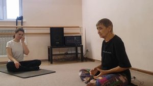 Дыхание для осанки и здоровья внутренних органов. Фрагмент урока Татьяны Мариной, йога в Москве