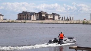 АЗИМУТ Атлас 365 + Сузуки 9,9 с хребтовой рамой Эксперимент со сдутым дном.mp4