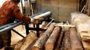 Самодельная шинная пилорама. Смазка цепи. Распил бревен.