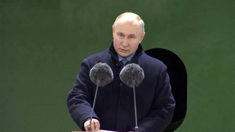 Владимир Путин в Петербурге принял участие в церемонии закладки нового атомного ледокола