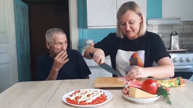 ДЕД МАТВЕЙ С ЖАННОЙ ГОТОВИТ САЛАТ"КРАСНОЕ МОРЕ"!