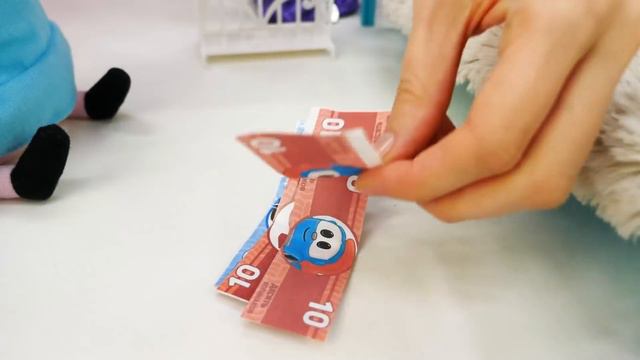 La nueva cama de la bebé Amelia. La muñeca bebé Baby Born. Vídeos para niñas en español смотреть онлайн