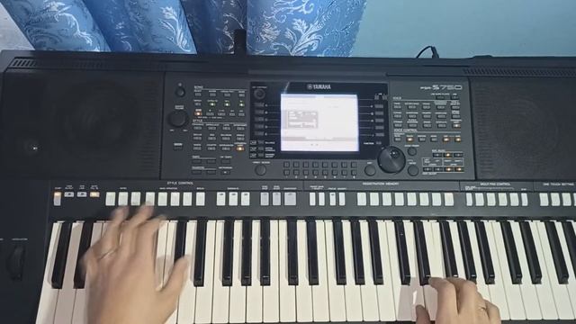 Фокстрот YAMAHA PSR S750 смотреть онлайн