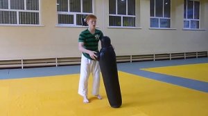 Дзюдо. Отработка бросков на тренировочном манекене