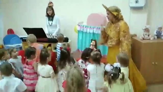Осенний праздник в 1 младшей группе. смотреть онлайн