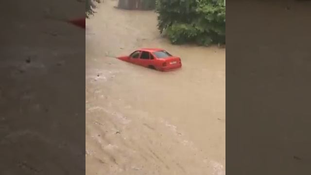 Плывущий автомобиль в Ольгинке Туапсинского района