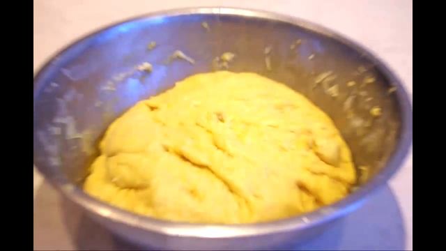 Сдобные булочки со сгущенкой. Очень вкусный и простой рецепт смотреть онлайн