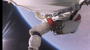 Невероятный прыжок с парашютом из стратосферы, с высоты 40 км