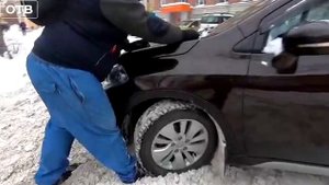 Автохамка давит всех на своем пути
