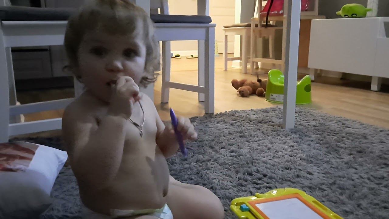 Василиса рисует на доске смотреть онлайн