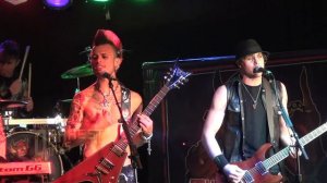 My Darkest Days - 09 Come Undone (Dual Cam)