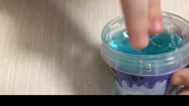 Влог/СЛАЙМЫ. ПОЧЕМУ УЛЬЯНА не может ОТМЫТЬ РУКИ? СУПЕР СЛАЙМЫ ТЯНУТСЯ ВО ВСЮ КОМНАТУ 1часть смотреть онлайн