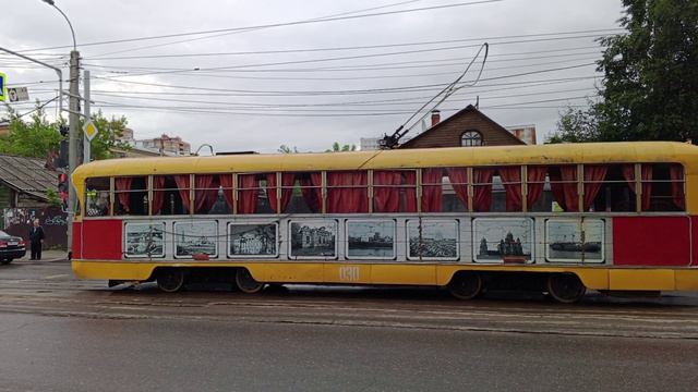 Трамвай РВЗ-6М2 030 следует в депо после заказной поездки