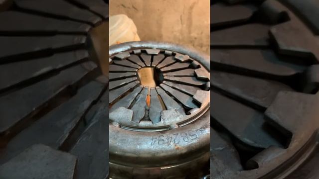 Провалилась педаль сцепления, начало буксовать, причина на машине ВАЗ 2108 - 2115 смотреть онлайн