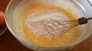Шарлотка с яблоками и сметаной-это быстро, просто и так вкусно!