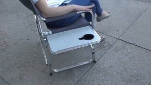 Складной СТУЛ С ОТКИДНЫМ СТОЛИКОМ.