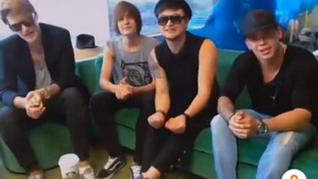 MBAND поют в живую Посмотри на меня смотреть онлайн