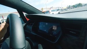 Покупаем Tesla Model X?