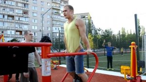 24 чистых отжимания на брусьях с весом +48 кг