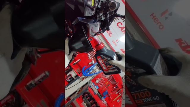 MOTUL 7100 4T 10W-50 "review " oil change " heavy bike " #shots