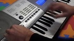 Yamaha PSR-E403 demo: Arpeggiator and effects test