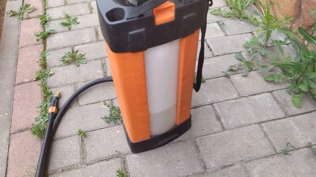 Как избавится от травы между плиткой? смотреть онлайн