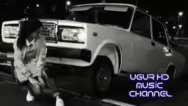 Фонтанчик с черным дельфином смотреть онлайн