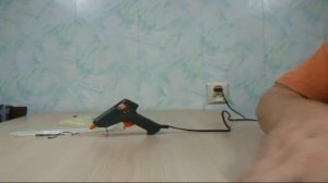 Термопистолет ТКП-30 как им клеить ?