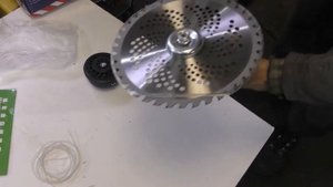 Новая катушка с подшипником для триммера.  Установка ножа и катушки на редуктор мотокосы