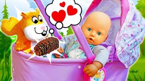 Кукла БЕБИ АНАБЕЛЬ гуляет в Лесу! Новые друзья пупсика Baby Doll! Смешные видео игры для детей