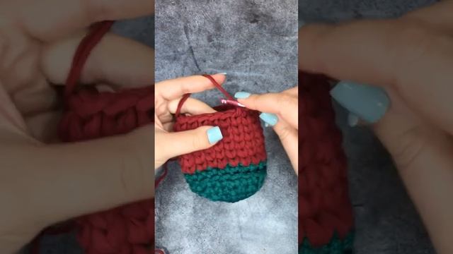 Вяжем столбики без накида в раскол #shorts#вязаниекрючком#crochet