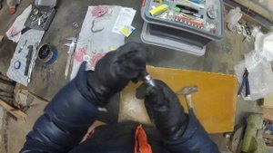 Режем резьбу под свечу второго цилиндра РЕНО ДАСТЕР 1,6!