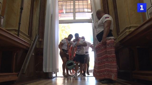 Богатыри перенесли старинные пушки в музей Черноморского флота