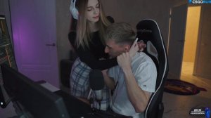 села на лицо @des0ut