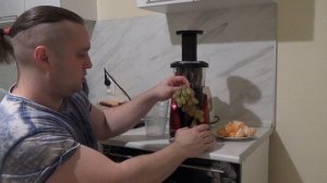 Лучшая шнековая соковыжималка современности Slowstar. Домашний обзор и отжим сока