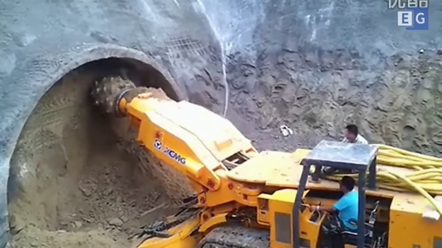 Горно-шахтный проходческий комбайн