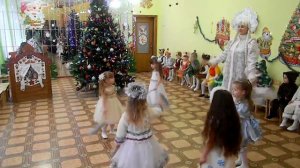 Танец снежинок со снегурочкой